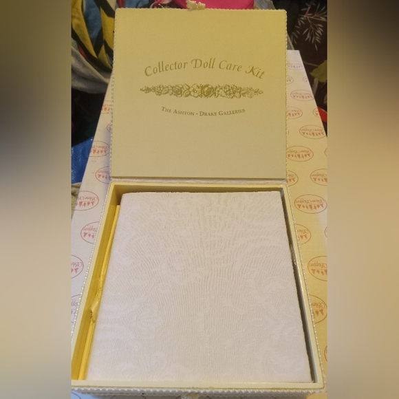 Show Stopper Porcelain Doll R305 "Demi" - Picture 4 of 7